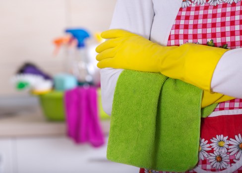 Cleaner managing hoses and tools to prevent trips and spills